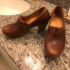 Beautiful Dansko leather shoe with wooden heel 38